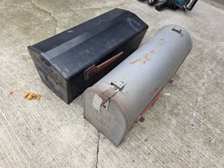 (2)-mail-boxes,-buying-both-for-one-money-image-3