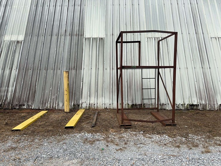 steel-rack,-(2)-yellow-pieces-steel,-flat-bar-image-1