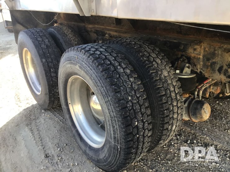 2004-kenworth-t800-image-12