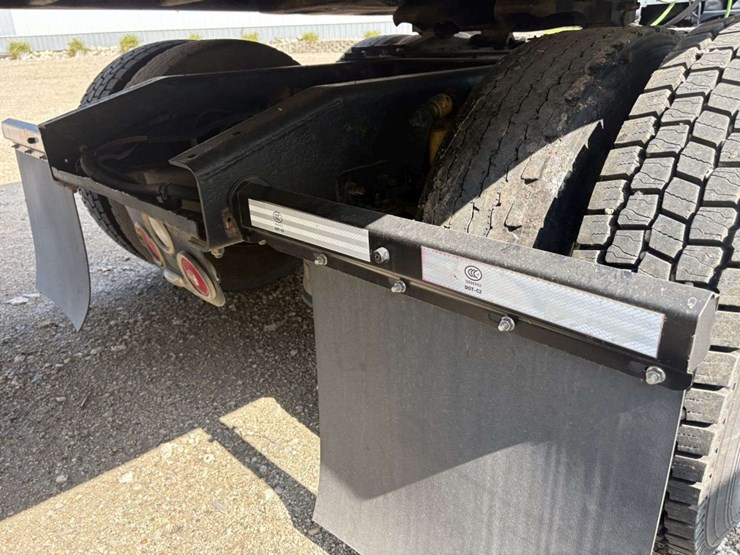 2004-freightliner-m2-business-class-semi-tractor,-day-cab,-mercedes-460,-10-speed,-jake-brake,-lopro-image-13