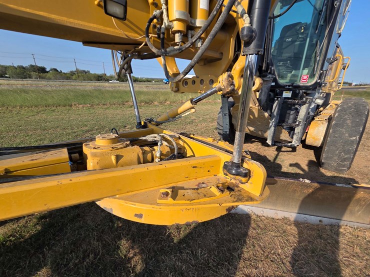 caterpillar-140m3-image-25