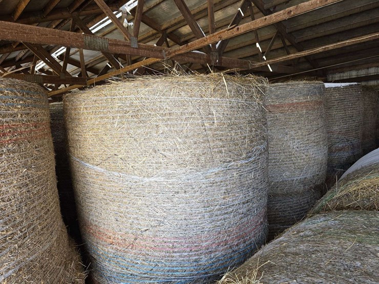 new-holland-br740-image-2