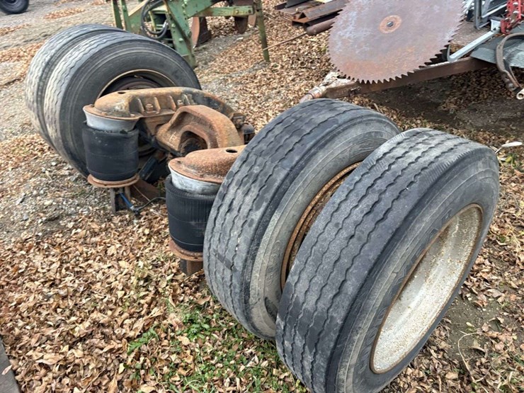 neway-truck-tag-lift-axle,-255/70r22.5-duals-on-spokes,-air-brakes-image-1