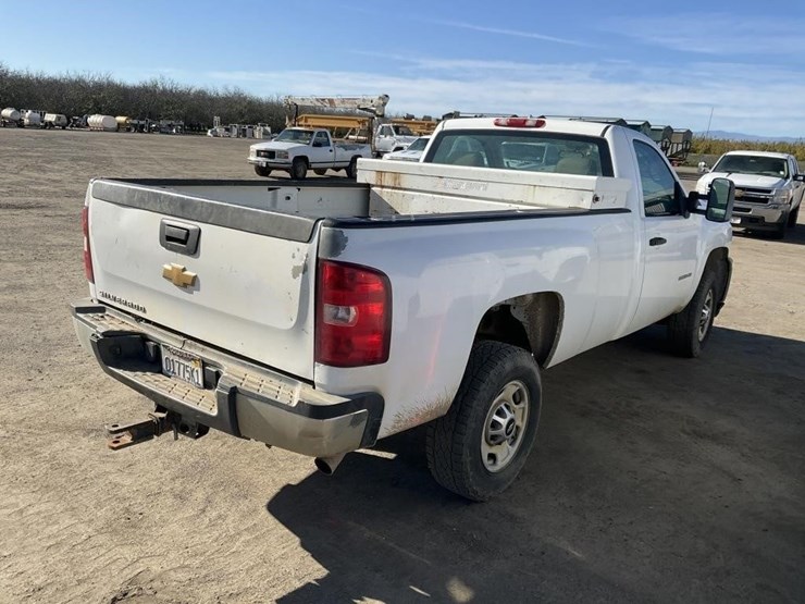 2013-chevrolet-2500-image-5