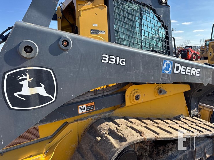 2021-deere-331g-image-18