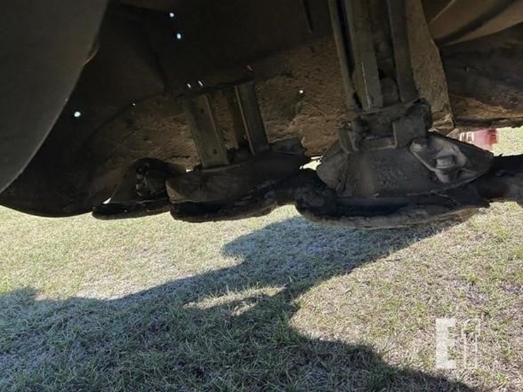 2014-new-holland-h7460-image-13