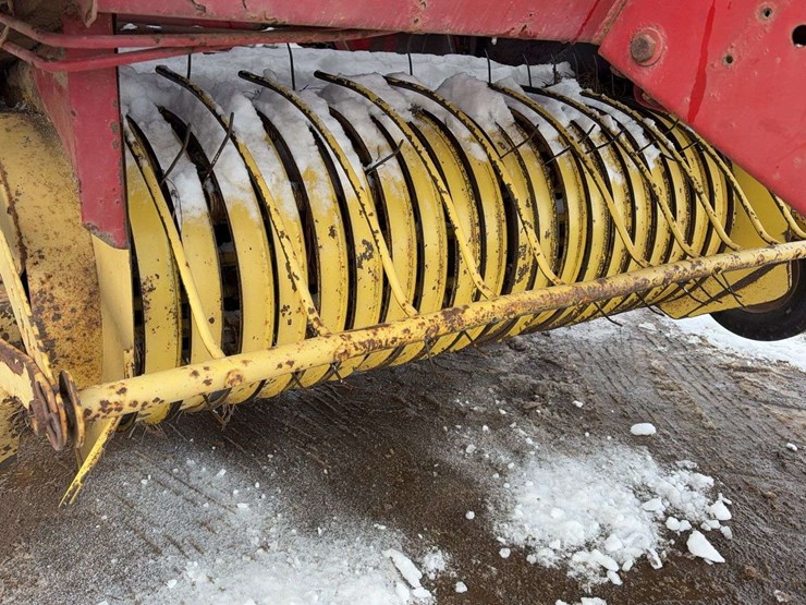 new-holland-855-image-8