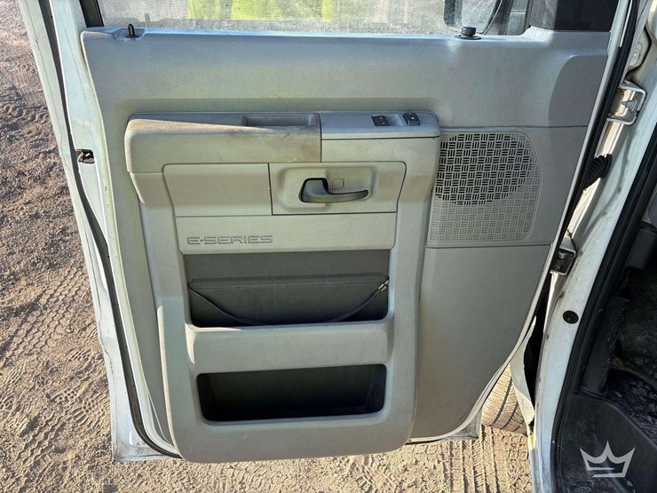 2011-ford-cargo-image-11