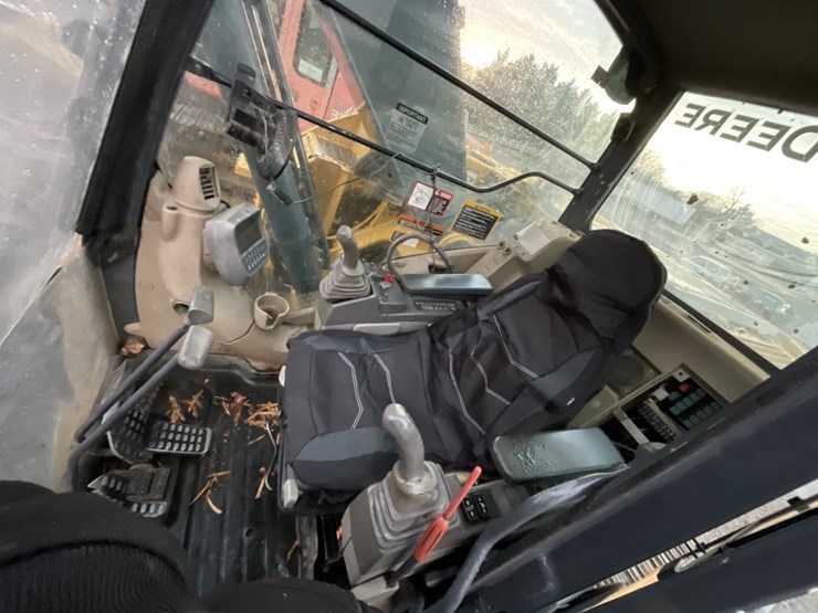 deere-225d-lc-image-10