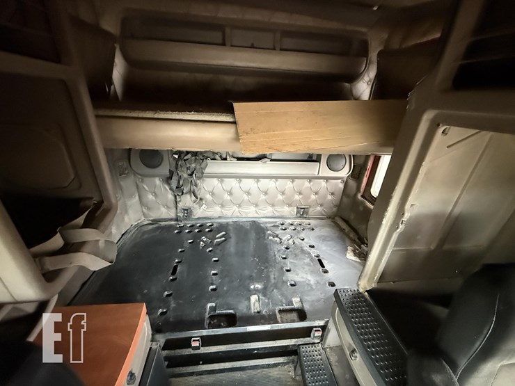 2003-kenworth-t2000-image-40