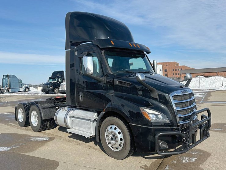 2021-freightliner-cascadia-116-image-1
