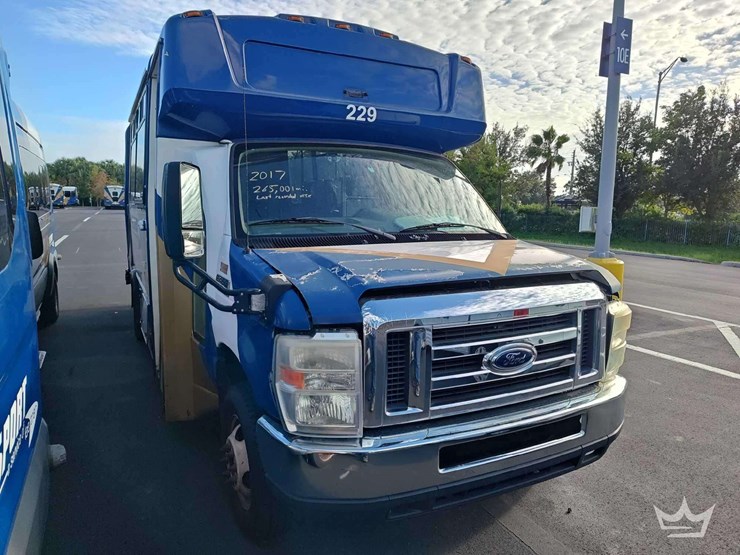2017-ford-e450-image-2