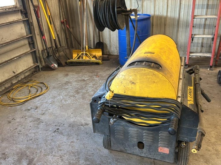 #153-•-landa-hot-water-pressure-washer*-image-4