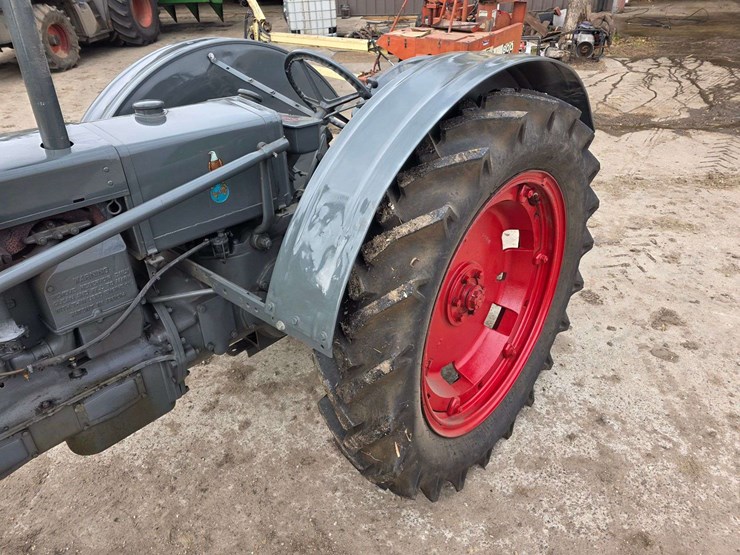 1938-case-cc-narrow-front-tractor,-new-12.4/11-36-rears,-pto,-crank-start,-sn:-4200966,-rebuilt-fro-image-24