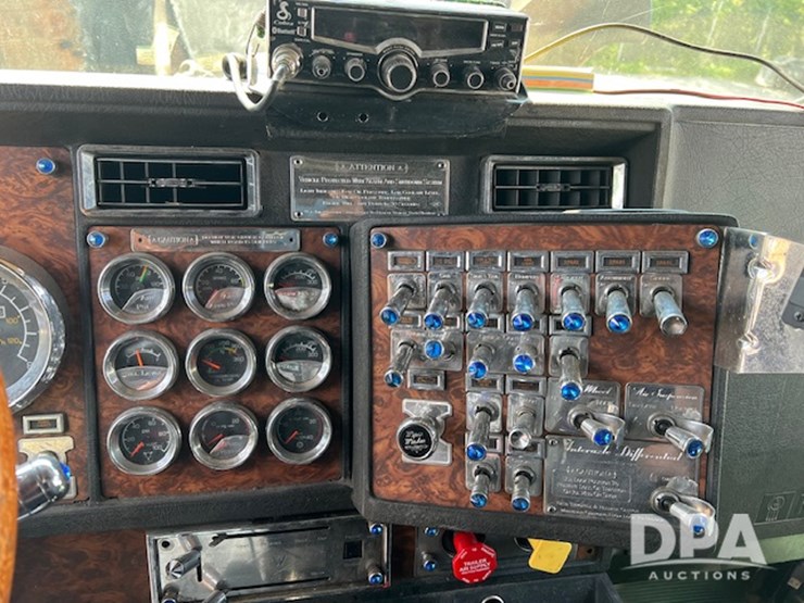 2000-kenworth-w900-image-16