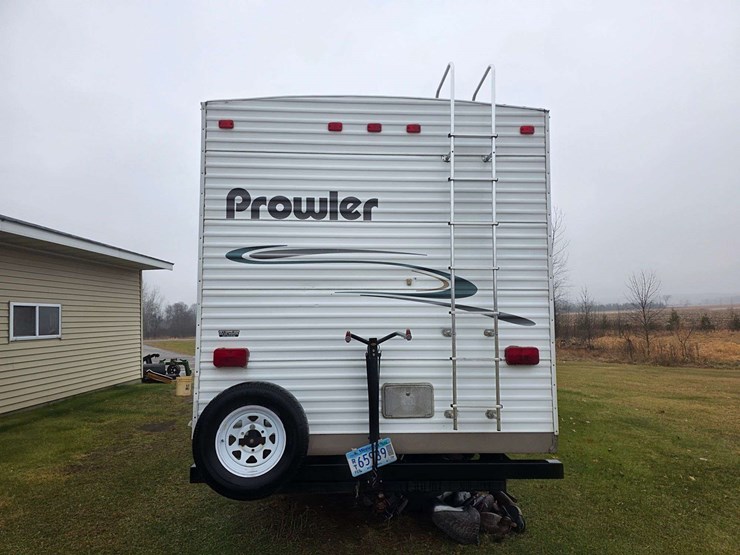 2004-prowler-fleetwood-5th-wheel-rv,-model-255-bhs,-12’-slide-out,-newer-19’-awning,-1-queen-front-b-image-8
