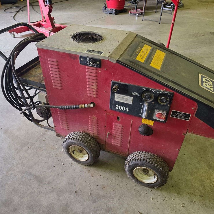 R+D Fountain Industries Co Hot Water Pressure Washer, 220V with Cord, Hose and Wand, Up to 180 Degre