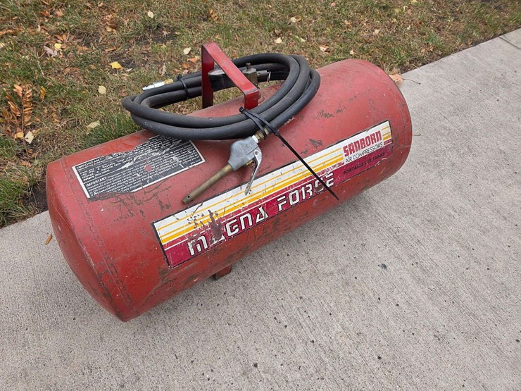 magna-force-20-gallon-portable-air-tank-image-2
