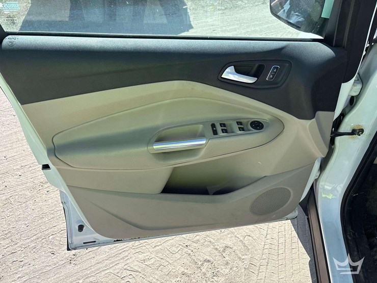 2015-ford-escape-image-12