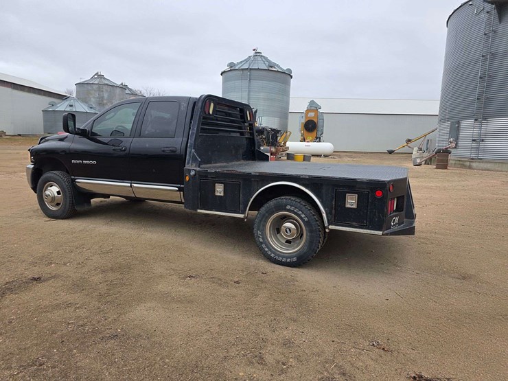 2005-dodge-ram-3500-image-14