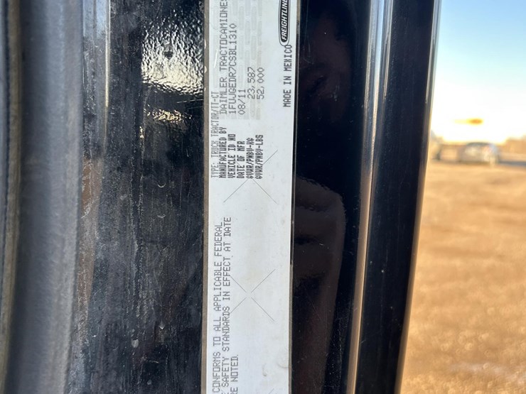 2012-freightliner-cascadia-125-image-10