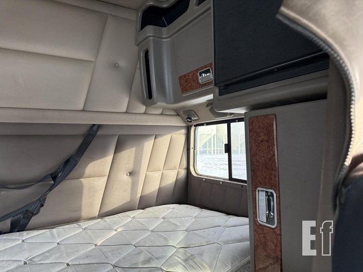 2004-peterbilt-379-image-54