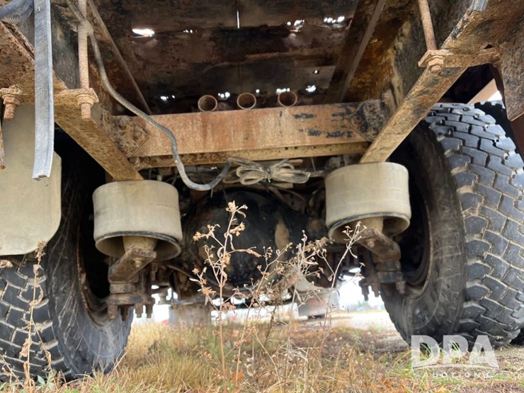 1999-freightliner-fl70-image-33