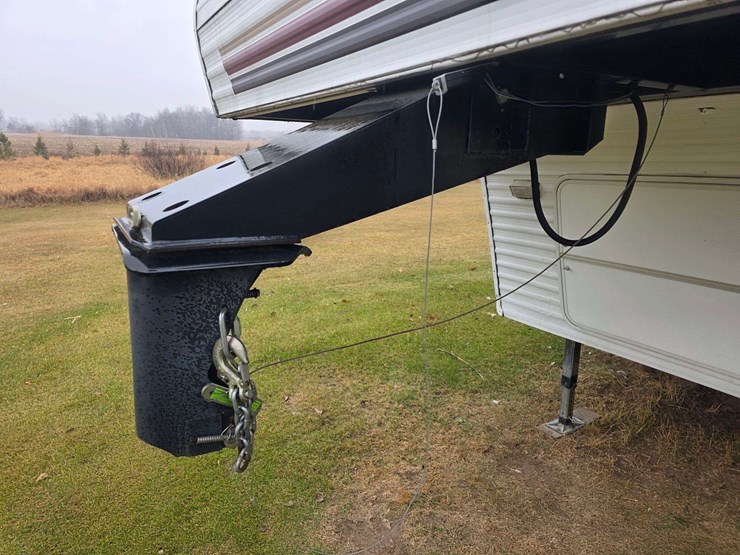 2004-prowler-fleetwood-5th-wheel-rv,-model-255-bhs,-12’-slide-out,-newer-19’-awning,-1-queen-front-b-image-13