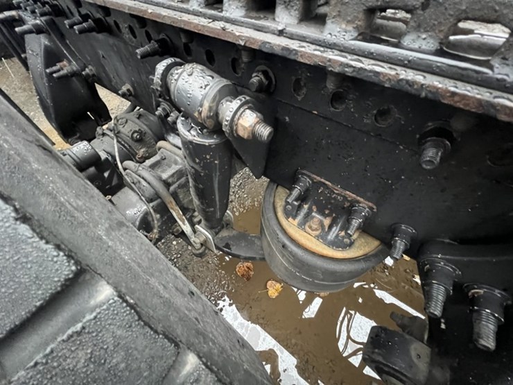 2017-freightliner-cascadia-tri-axle-truck-tractor-image-22