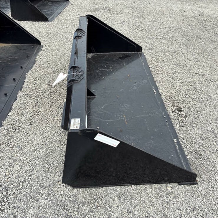 #112619 • INDUSTRIAS AMERICA 88"L BUCKET #528675