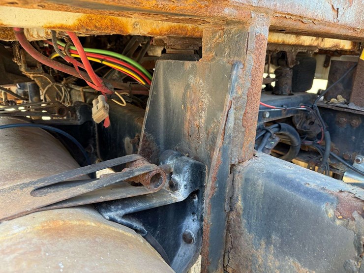 2006-sterling-rollback-truck,-101"x27'-bed,-winch,-automatic-transmission,-388k-miles,-11r22.5-tires-image-19