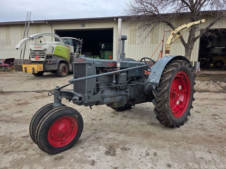 1938-case-cc-narrow-front-tractor,-new-12.4/11-36-rears,-pto,-crank-start,-sn:-4200966,-rebuilt-fro-image-3