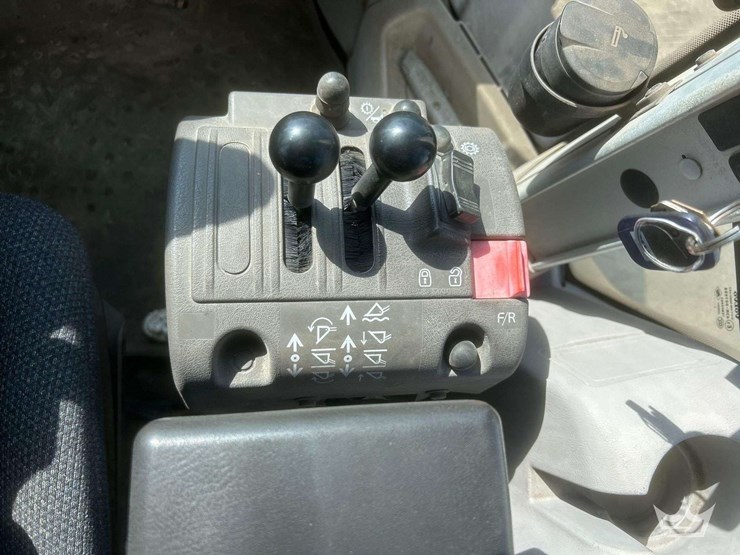 2014-volvo-l60g-image-15