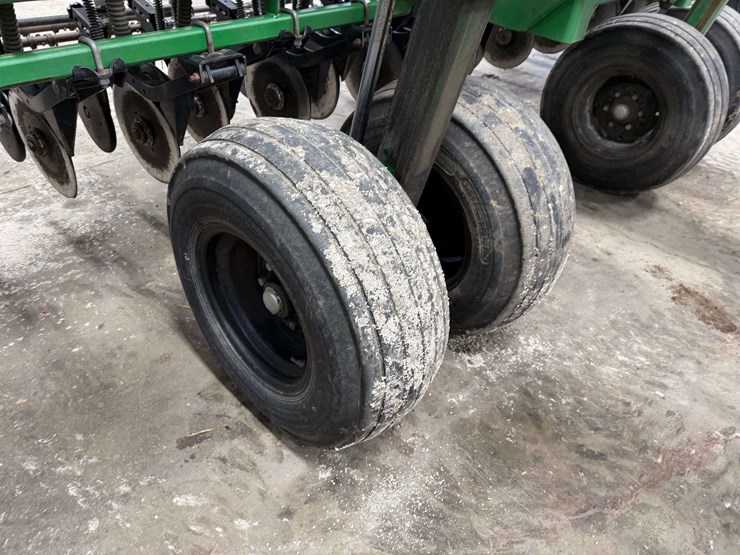 great-plains-20’-grain-drill,-10”-spacing,-3pt-converted-into-a-pull-type,-has-markers,-front-coulte-image-18