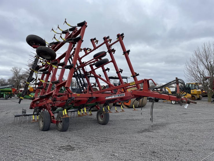case-ih-4300-image-12