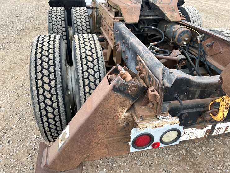 ford-lt9000-image-26