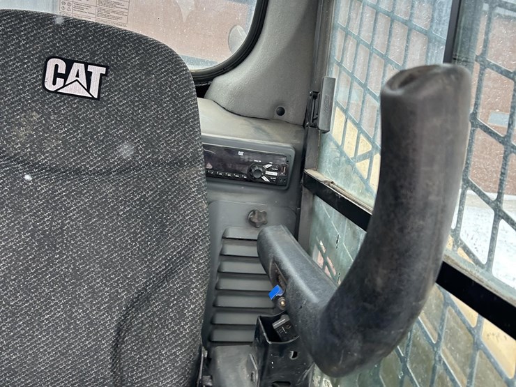 2016-caterpillar-259d-image-36