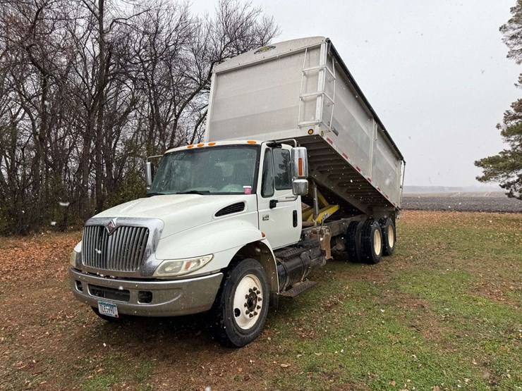 2004-international-durastar-4400-image-1