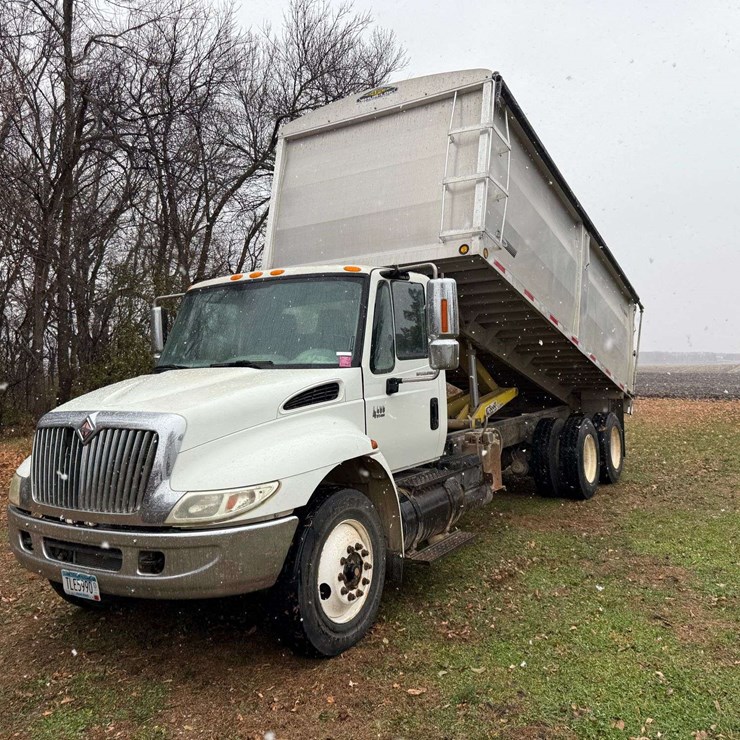 2004 INTERNATIONAL DURASTAR 4400