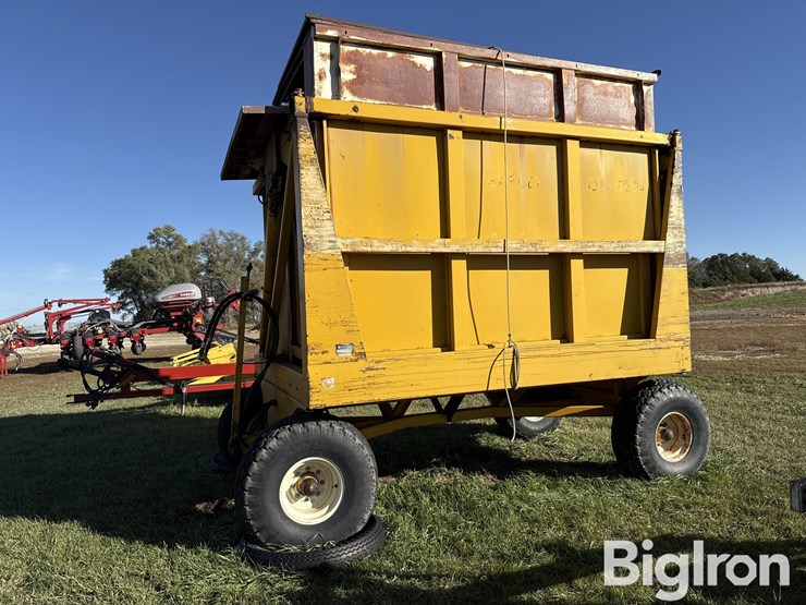 field-queen-inc-1408-forage-dump-wagon-image-8