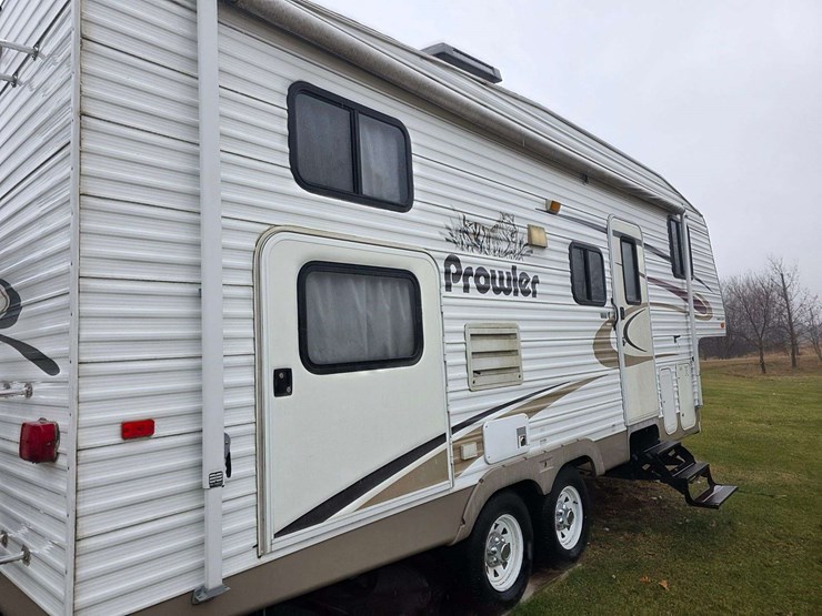 2004-prowler-fleetwood-5th-wheel-rv,-model-255-bhs,-12’-slide-out,-newer-19’-awning,-1-queen-front-b-image-31