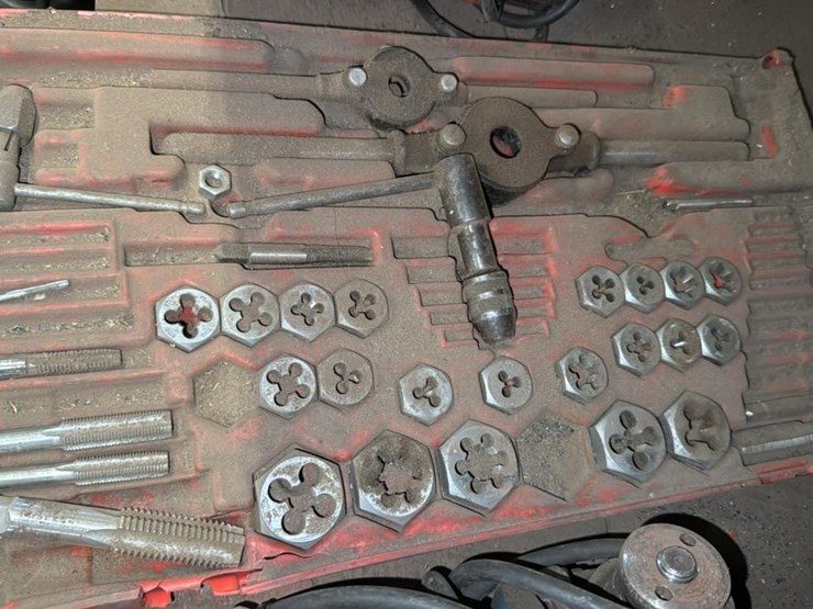 #183-•-contents-of-second-shelf-and-floor-underneath*-image-8