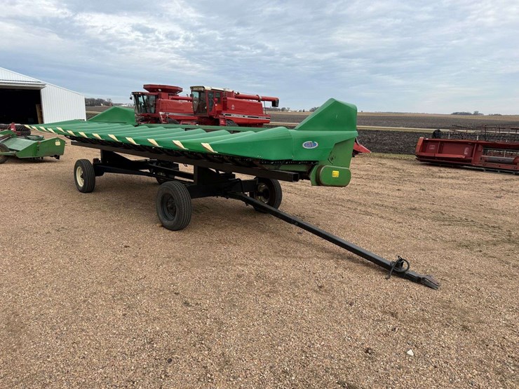 2024-john-deere-12-image-18