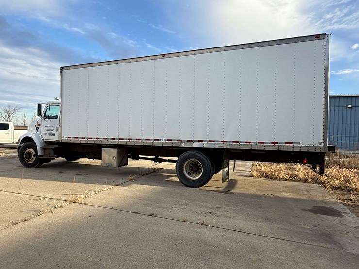 1992-international-805-box-truck,-shows-54,622-miles,-9-speed-transmission,-11r22.5-tires,-26.5’-box-image-14