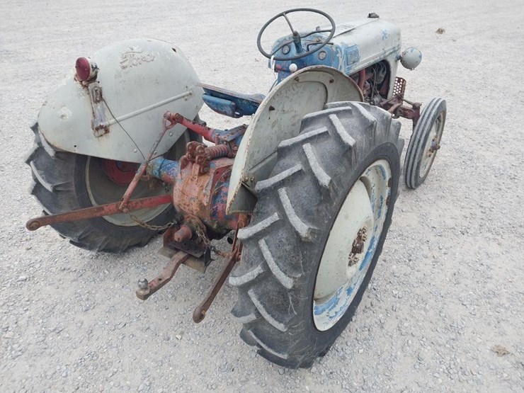 ford-tractor-image-4