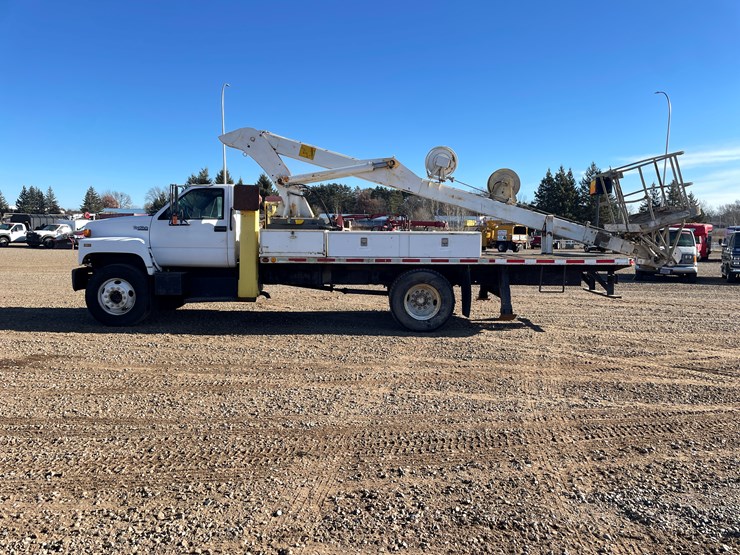 #1141-•-1995-gmc-topkick-bucket-truck-(has-mn-title)-image-2