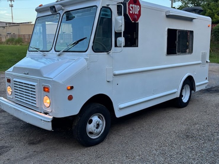 1991-gmc-p30-image-1