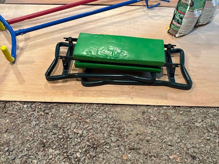 garden-lot:-garden-claw-twist-cultivator,-toolshop-4-tine-cultivator,-folding-garden-seat/kneeler,-f-image-6