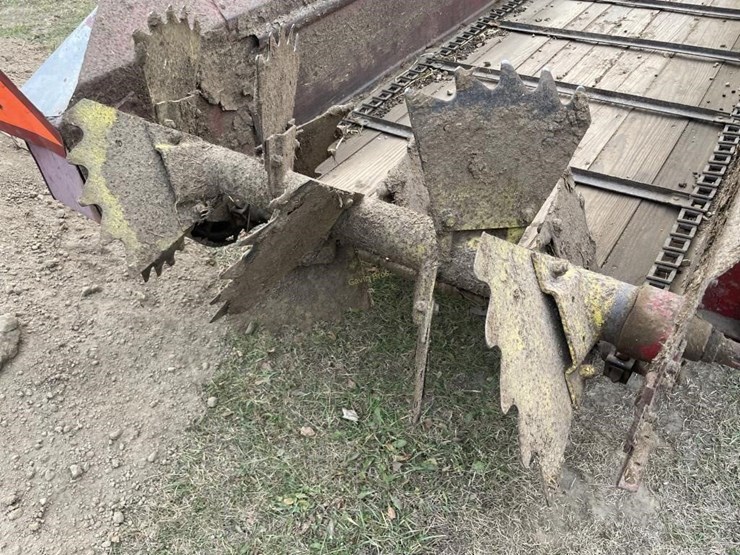 new-holland-328-image-5