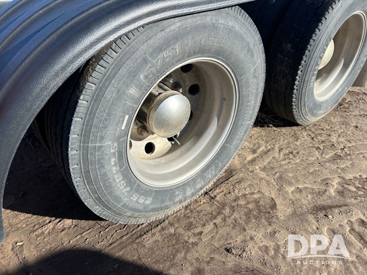 2009-kenworth-t800-image-13